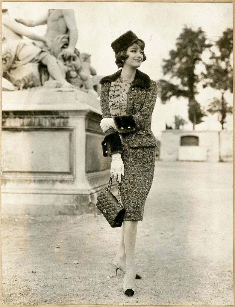 Marie-Hélène Arnaud in a tweed suit from Chanel's Fall/Winter 1959 collection and the 2.55 handbag. © CHANEL